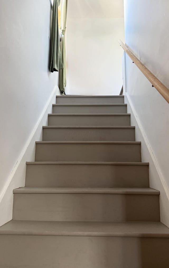 550 E Allen St, Lancaster, OH 43130 - view of stairway