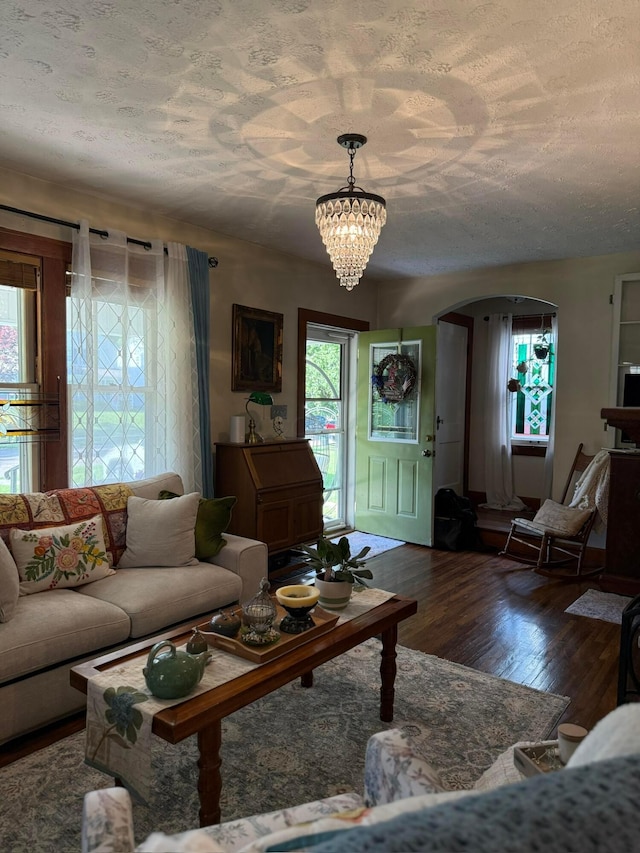 550 E Allen St, Lancaster, OH 43130 - living area with a chandelier, wood finished floors, and a textured ceiling