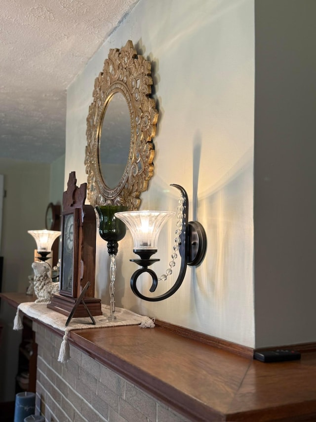 550 E Allen St, Lancaster, OH 43130 - detailed view of a textured ceiling