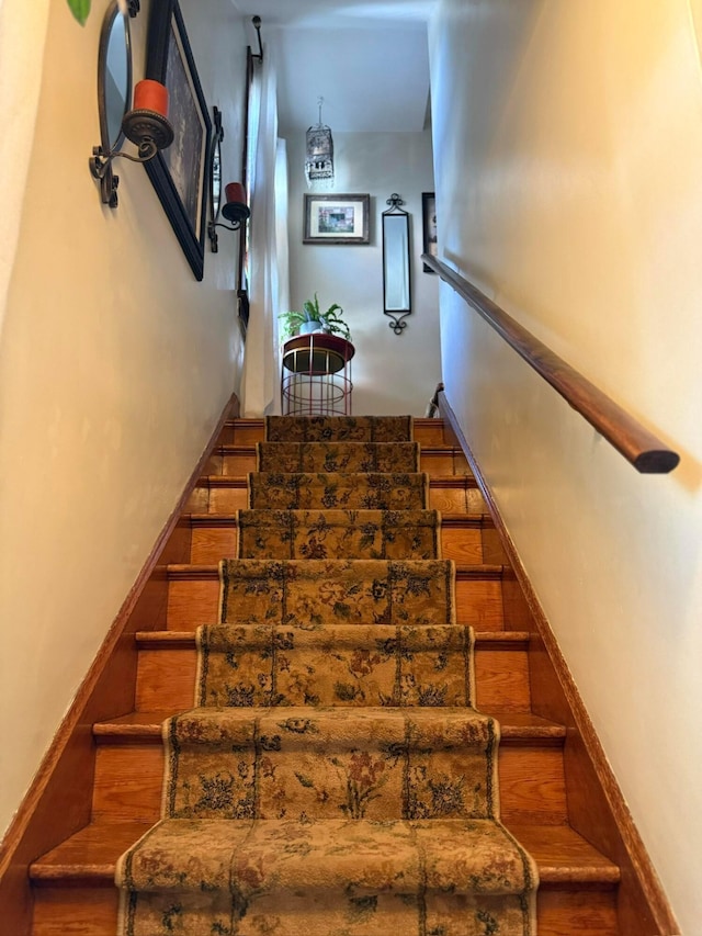550 E Allen St, Lancaster, OH 43130 - staircase featuring wood finished floors