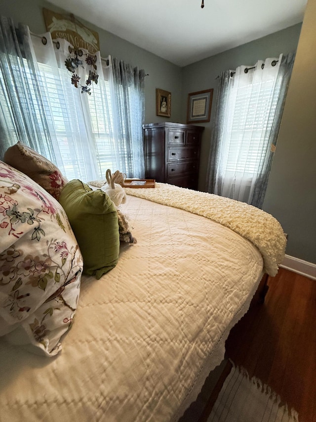 550 E Allen St, Lancaster, OH 43130 - bedroom with wood finished floors and baseboards