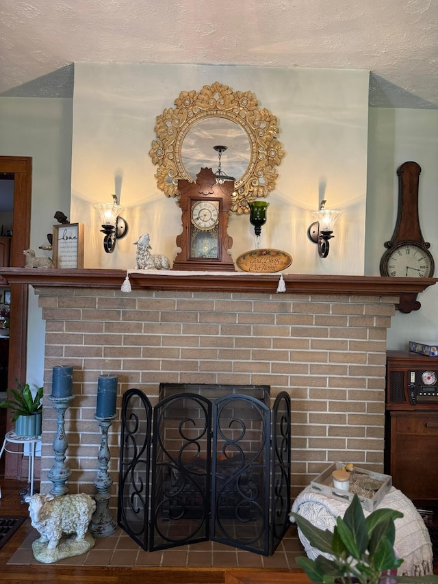 550 E Allen St, Lancaster, OH 43130 - detailed view of a fireplace and a textured ceiling