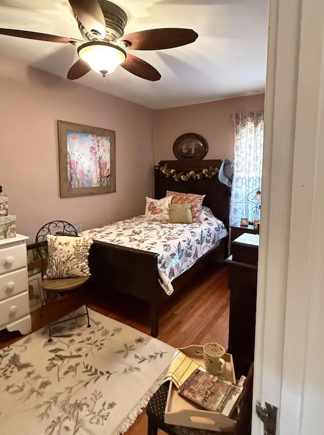 550 E Allen St, Lancaster, OH 43130 - bedroom with wood finished floors and a ceiling fan