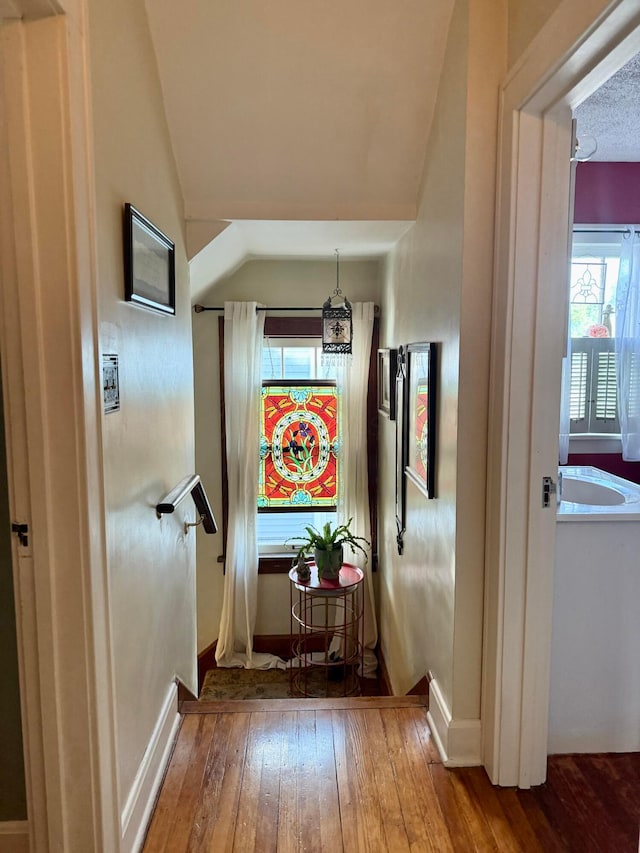 550 E Allen St, Lancaster, OH 43130 - corridor featuring hardwood / wood-style flooring, vaulted ceiling, and baseboards
