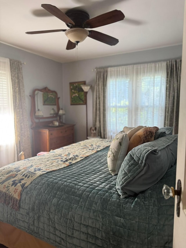 550 E Allen St, Lancaster, OH 43130 - bedroom with ceiling fan