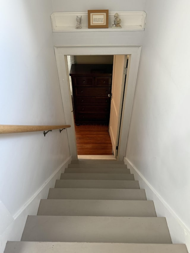 550 E Allen St, Lancaster, OH 43130 - staircase featuring wood finished floors