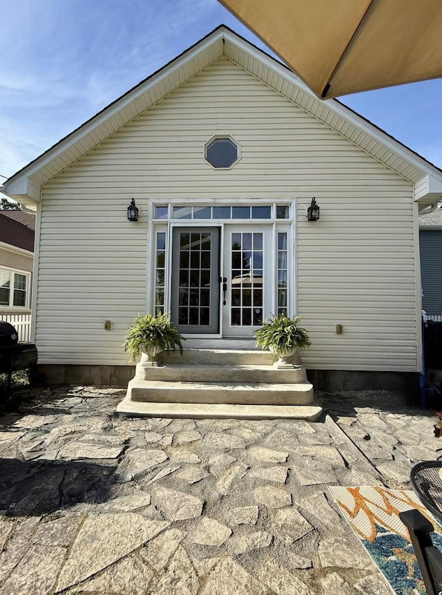 550 E Allen St, Lancaster, OH 43130 - back of property with entry steps and french doors