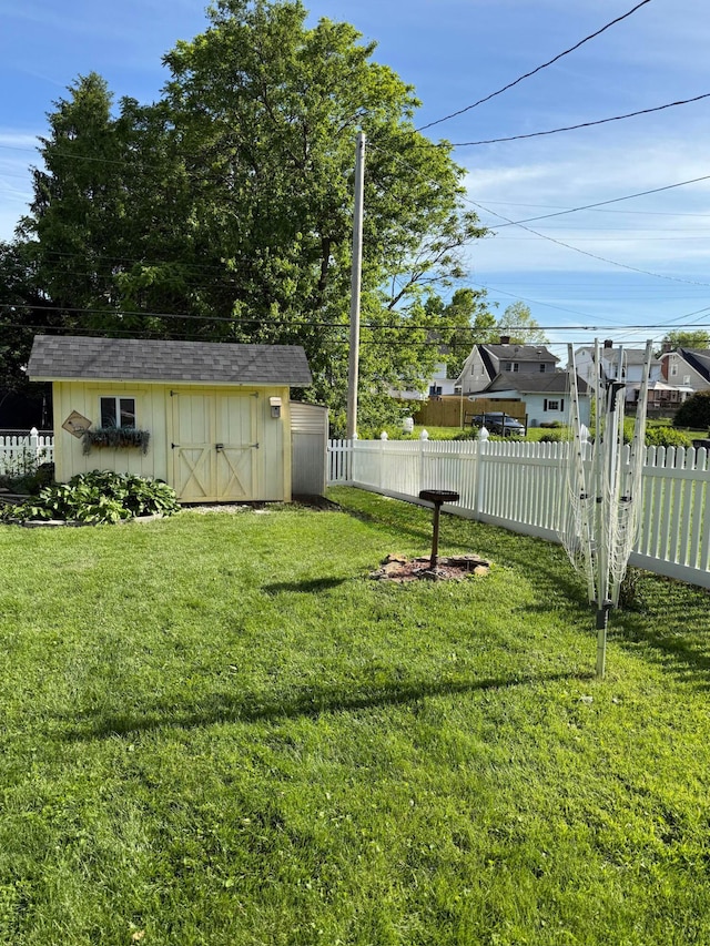 550 E Allen St, Lancaster, OH 43130 - view of yard featuring a storage shed