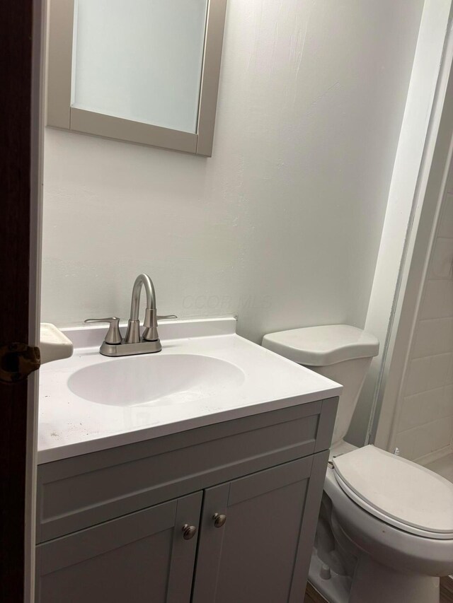 2630 Bella Via Ave, Columbus, OH 43231 - bathroom with vanity, toilet, and tiled shower