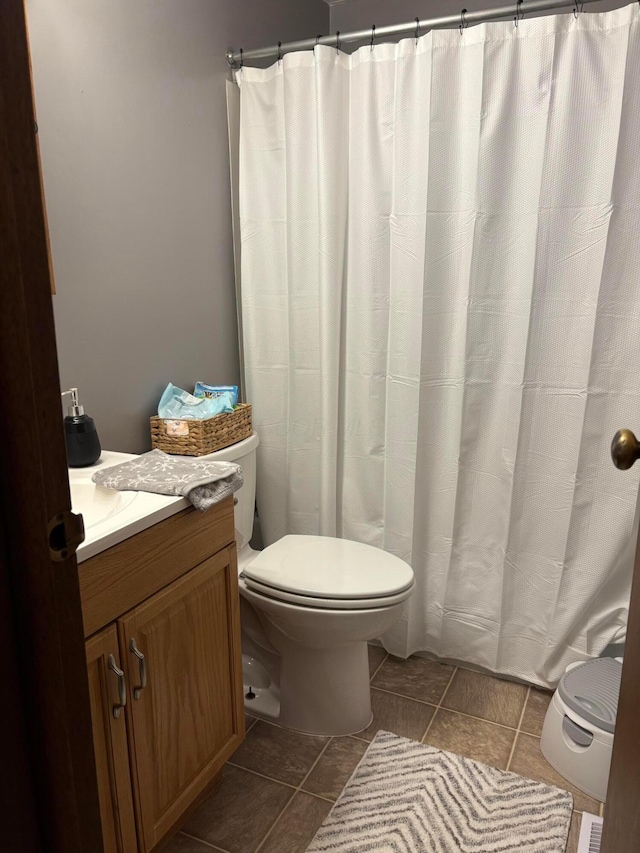 2630 Bella Via Ave, Columbus, OH 43231 - full bath with toilet, vanity, tile patterned floors, and a shower with curtain