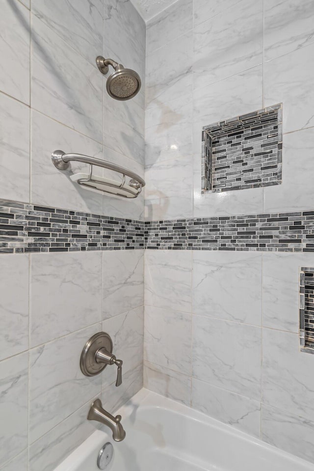 5690 Brinkley Ct, Columbus, OH 43235 - full bathroom featuring bathing tub / shower combination