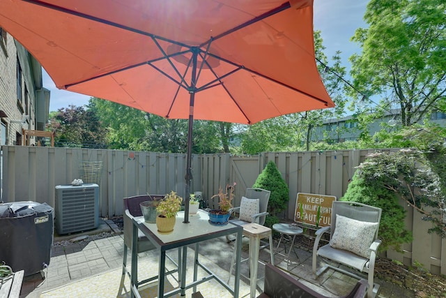 655 Providence Ave Unit 9-655J, Columbus, OH 43214 - fenced backyard with a patio and cooling unit