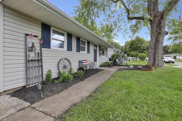 1015 Westview Dr, Hebron, OH 43025 - view of property exterior featuring a yard