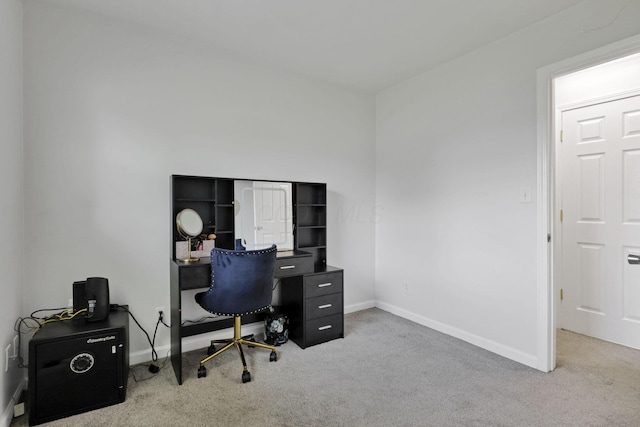 1015 Westview Dr, Hebron, OH 43025 - carpeted office space with baseboards