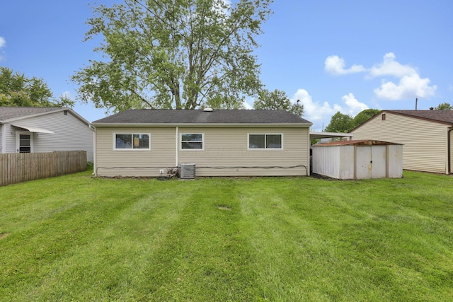 1015 Westview Dr, Hebron, OH 43025 - back of property with a storage unit