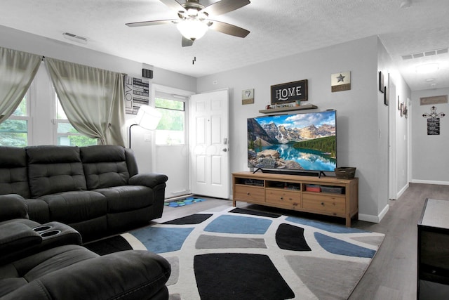 4037 Millview Ct, Columbus, OH 43207 - living area featuring wood finished floors, a textured ceiling, a ceiling fan, and baseboards