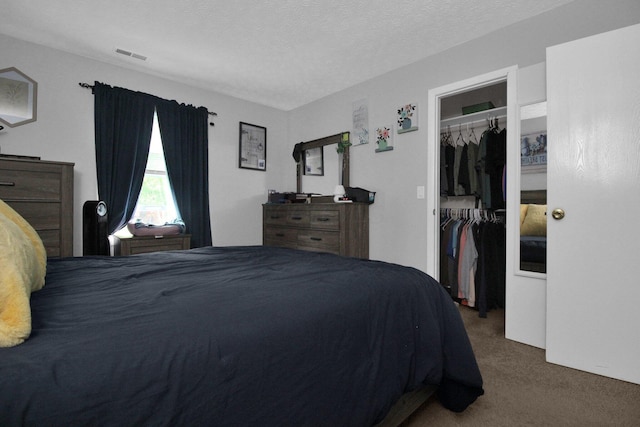 4037 Millview Ct, Columbus, OH 43207 - bedroom with carpet floors, a spacious closet, a closet, and a textured ceiling