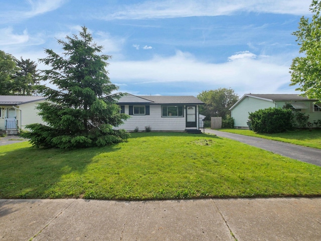 4702 Edinburgh Ln, Columbus, OH 43229 - view of front of home featuring a front lawn and entry steps