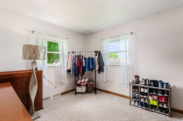 52 Amsterdam Ave, Columbus, OH 43207 - carpeted office with baseboards