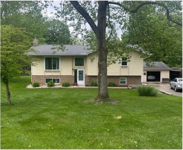 51 Horseshoe Ct, Granville, OH 43023 - raised ranch with a front lawn, driveway, and a chimney