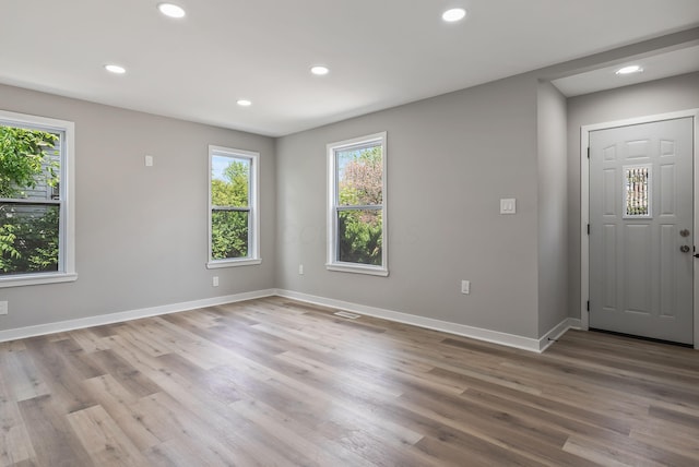 341 Woodland Ave, Columbus, OH 43203 - entryway featuring recessed lighting, light wood-style flooring, and baseboards