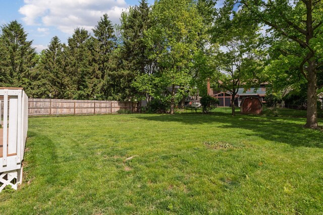 3456 Merrydawn Dr, Columbus, OH 43221 - view of yard
