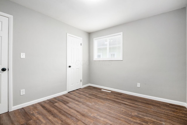 2280 Velma Ave, Columbus, OH 43211 - unfurnished room with baseboards and dark wood finished floors