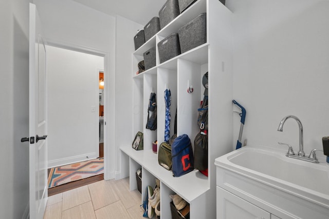 5781 Glendavon Loop, Dublin, OH 43016 - mudroom featuring a sink