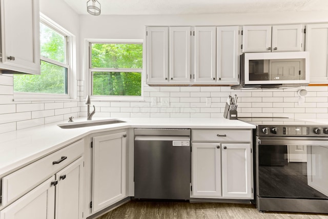 4465 Big Walnutview Dr, Columbus, OH 43230 - kitchen with stainless steel appliances, a sink, light countertops, and tasteful backsplash