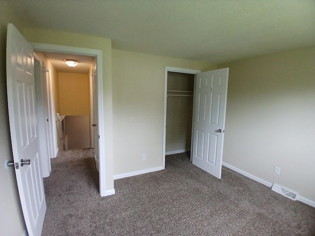 2489 Lipton Rd, Columbus, OH 43232 - unfurnished bedroom featuring dark colored carpet, baseboards, and a closet