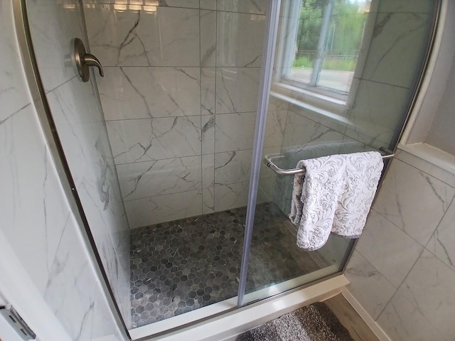 2489 Lipton Rd, Columbus, OH 43232 - bathroom with a stall shower