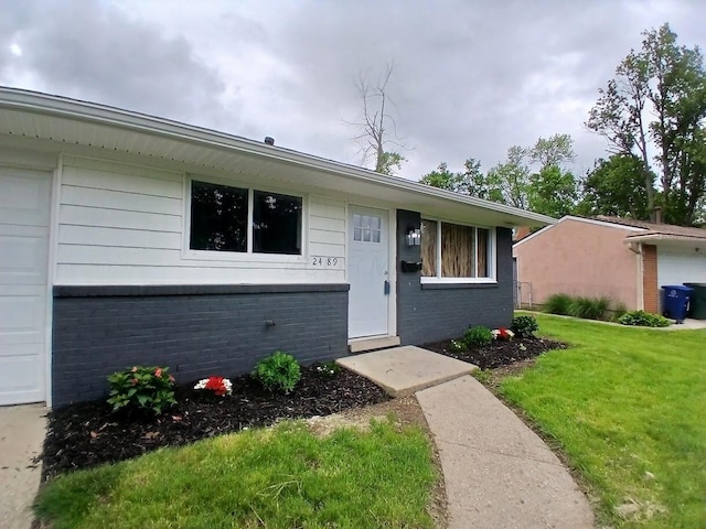 2489 Lipton Rd, Columbus, OH 43232 - entrance to property featuring brick siding and a lawn