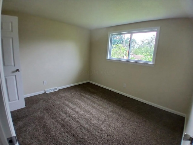2489 Lipton Rd, Columbus, OH 43232 - carpeted spare room with baseboards