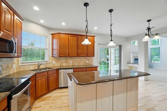 273 Blue Jacket Cir, Pickerington, OH 43147 - kitchen featuring stainless steel appliances, a sink, light wood finished floors, dark stone counters, and recessed lighting
