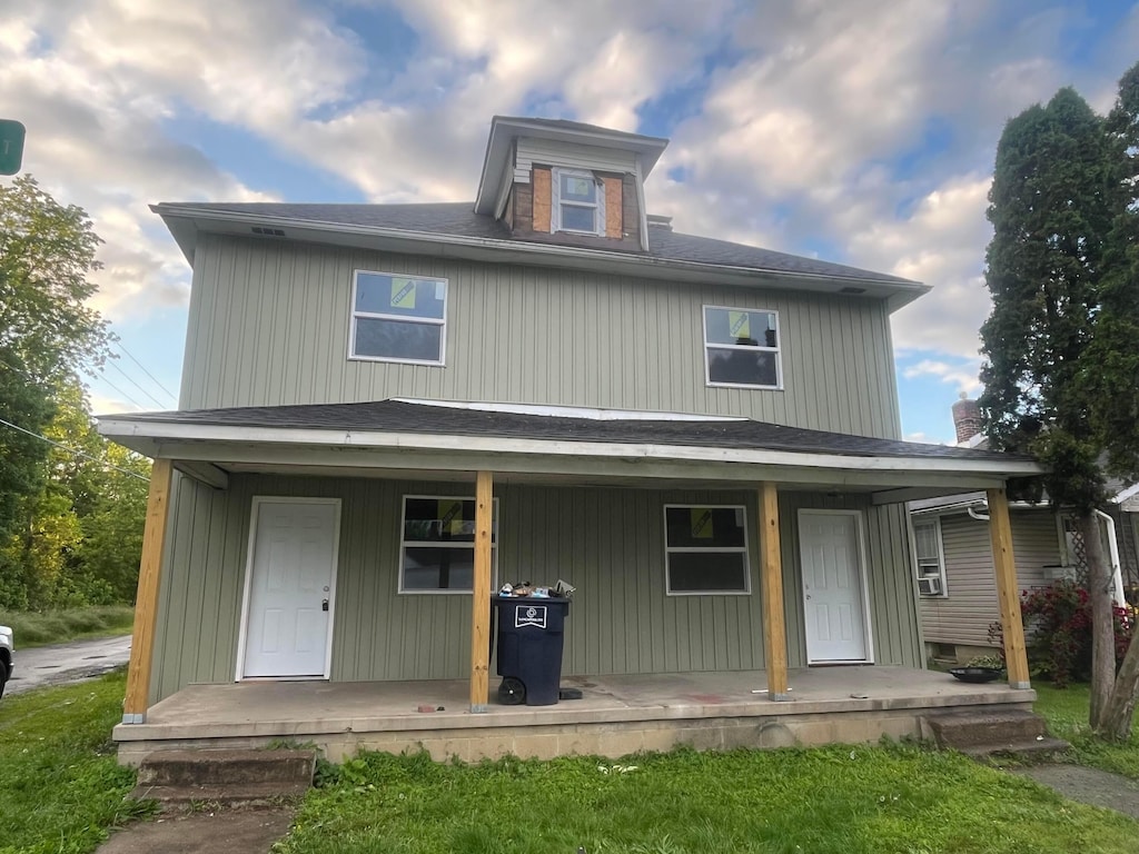 1107 E Chestnut St 1105, Lancaster, OH 43130 - view of front of house featuring covered porch