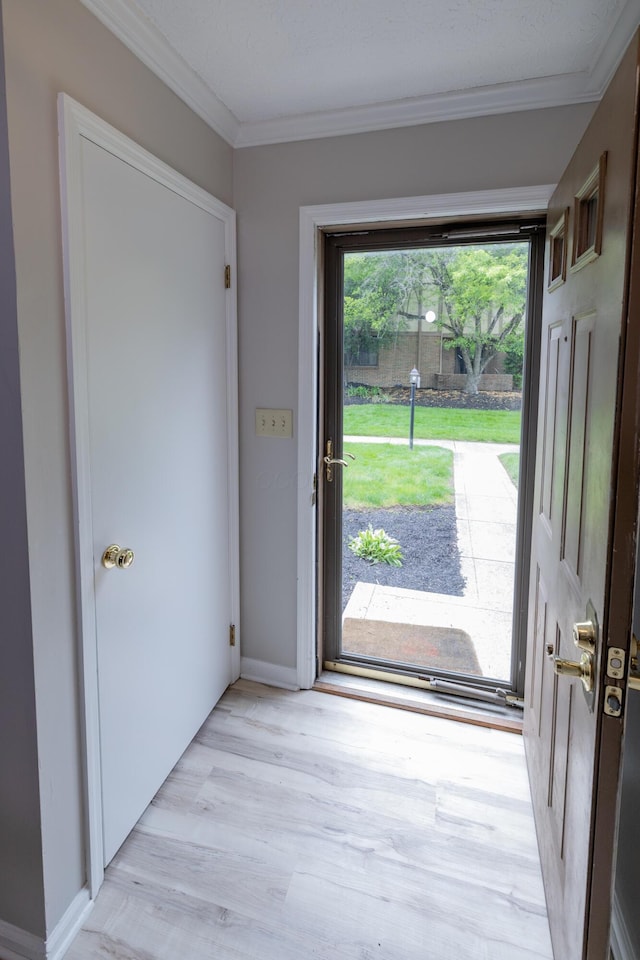 3243 Brookview Way Unit 68, Columbus, OH 43221 - entryway with crown molding, light wood finished floors, and baseboards