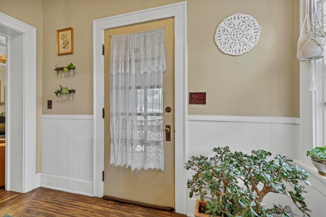 1904 Cedar Hill Rd, Lancaster, OH 43130 - foyer entrance with wainscoting and parquet floors