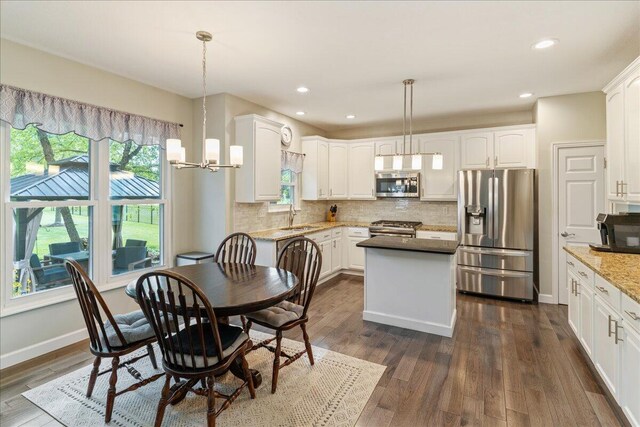 4560 Greyson Dr, Powell, OH 43065 - kitchen featuring appliances with stainless steel finishes, a sink, plenty of natural light, dark wood-style floors, and recessed lighting