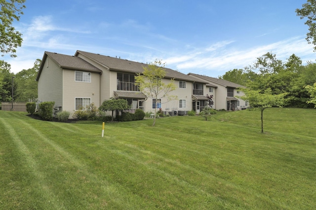 108 Shelbourne Forest Way, Delaware, OH 43015 - rear view of property with a yard