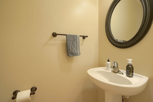 6612 Archie Ct, Canal Winchester, OH 43110 - bathroom featuring a sink