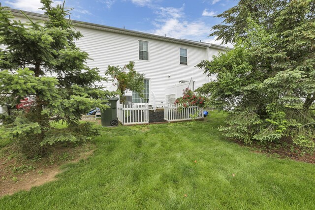 6022 Brice Park Dr Unit 17D, Canal Winchester, OH 43110 - back of house with a yard