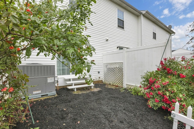 6022 Brice Park Dr Unit 17D, Canal Winchester, OH 43110 - view of yard with central AC