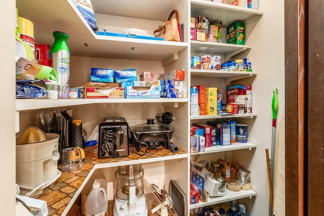 3521 En Joie Dr, Columbus, OH 43228 - view of pantry