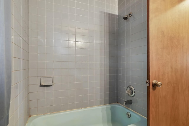 907 Fairfield Ave, Lancaster, OH 43130 - bathroom with shower / washtub combination