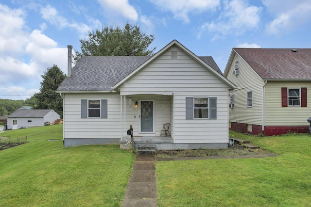907 Fairfield Ave, Lancaster, OH 43130 - bungalow with a front lawn and roof with shingles