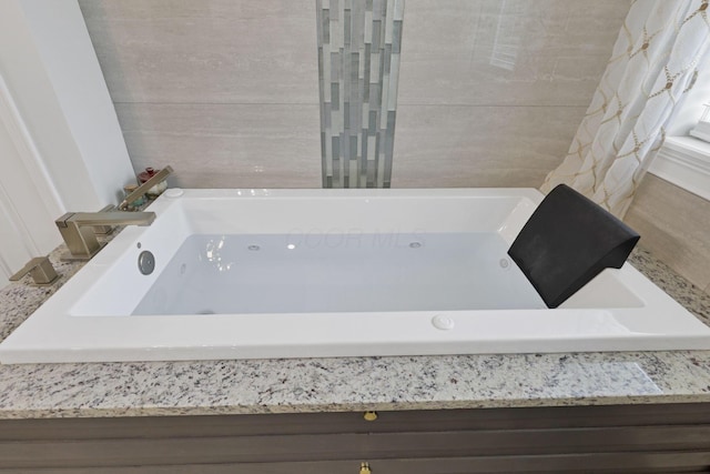 217 Warbler Ct, Pickerington, OH 43147 - full bathroom featuring a jetted tub