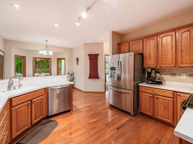 1397 Horseshoe Rd, Delaware, OH 43015 - kitchen with appliances with stainless steel finishes, a sink, a chandelier, light countertops, and light wood-style floors