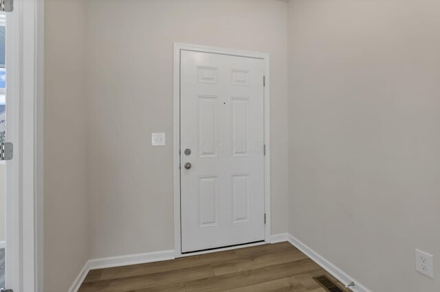 211 Whitetail Trl, Johnstown, OH 43031 - doorway to outside featuring wood finished floors and baseboards