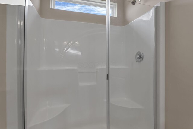 211 Whitetail Trl, Johnstown, OH 43031 - full bathroom featuring a shower stall