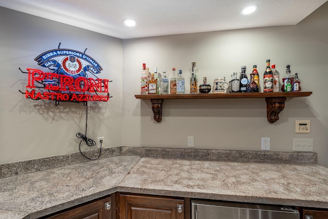 7699 Clear Creek Ct, Blacklick, OH 43004 - indoor dry bar with recessed lighting